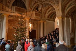 Schloss Bruchsal, Chorgesang im Eingangsbereich