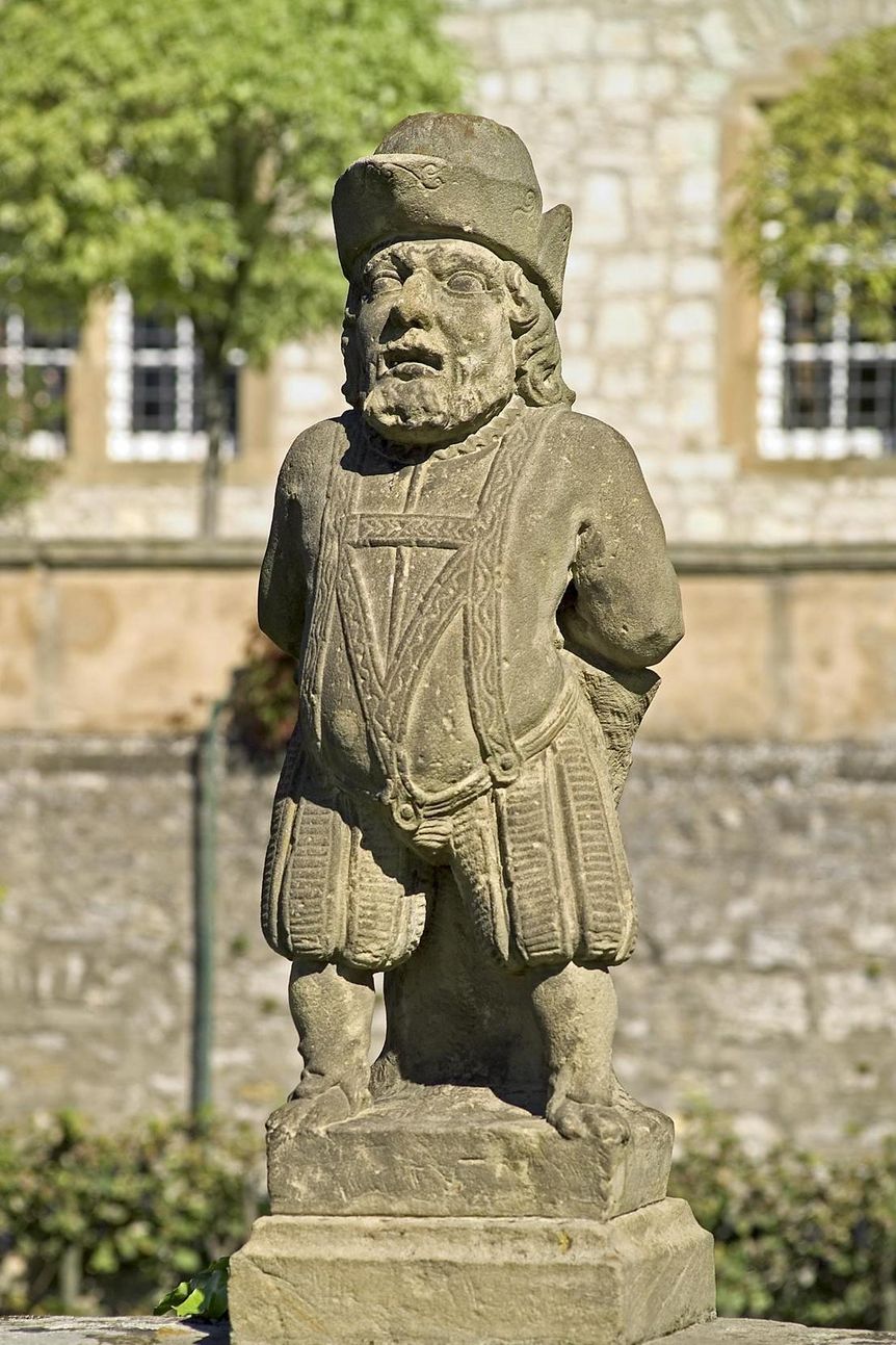 Hofrat, Figur im Schlossgarten Weikersheim