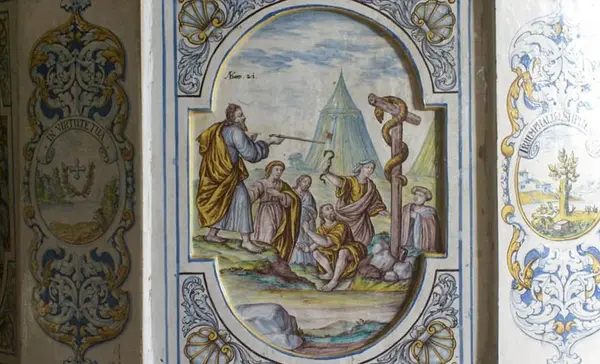 Kloster und Schloss Salem, Detail des Kachelofens im Speisesaal, Verehrung der ehernen Schlange