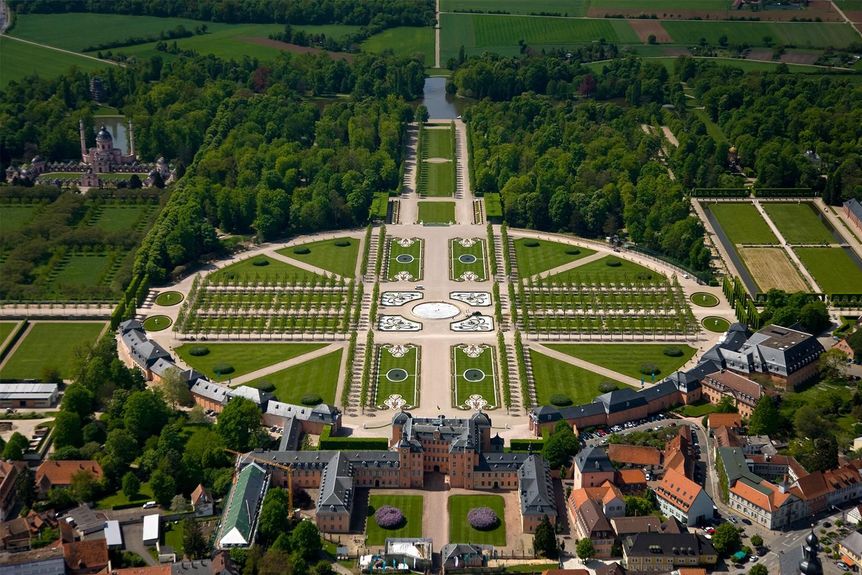 Schloss und Schlossgarten Schwetzingen von oben